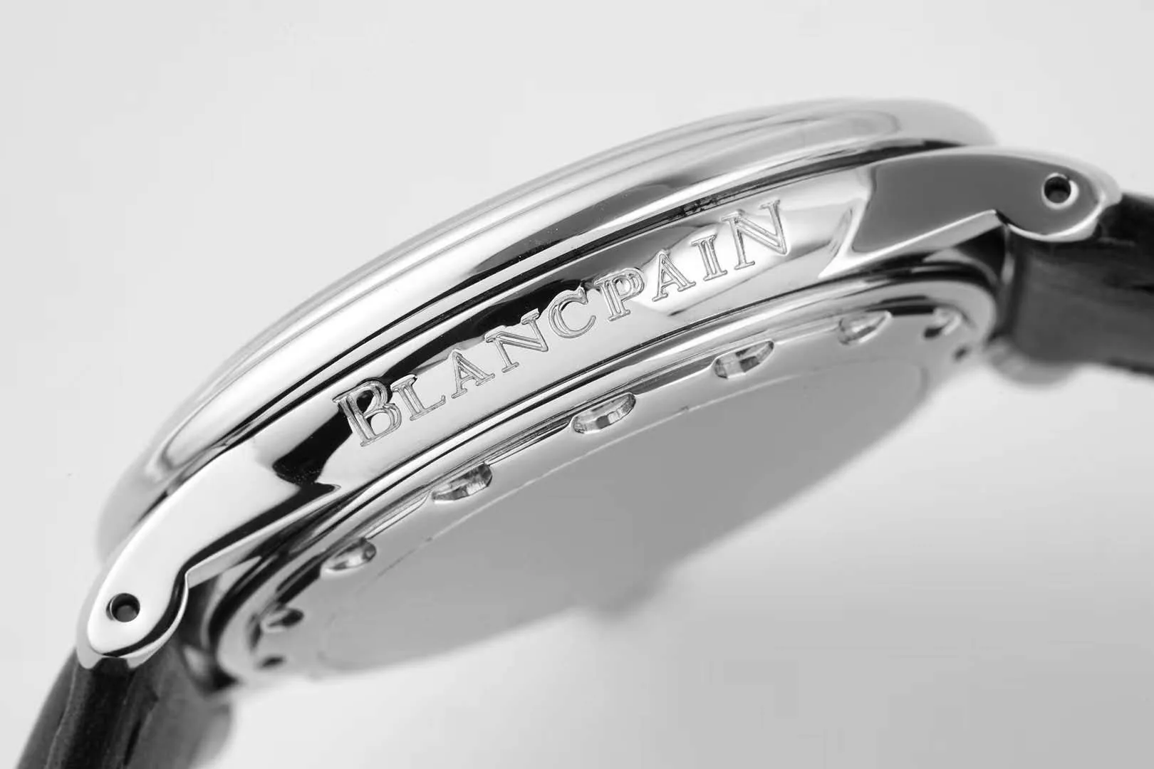 Hundred Hours schwarzes Zifferblatt in Stahl am schwarzen Lederarmband – Bild 7