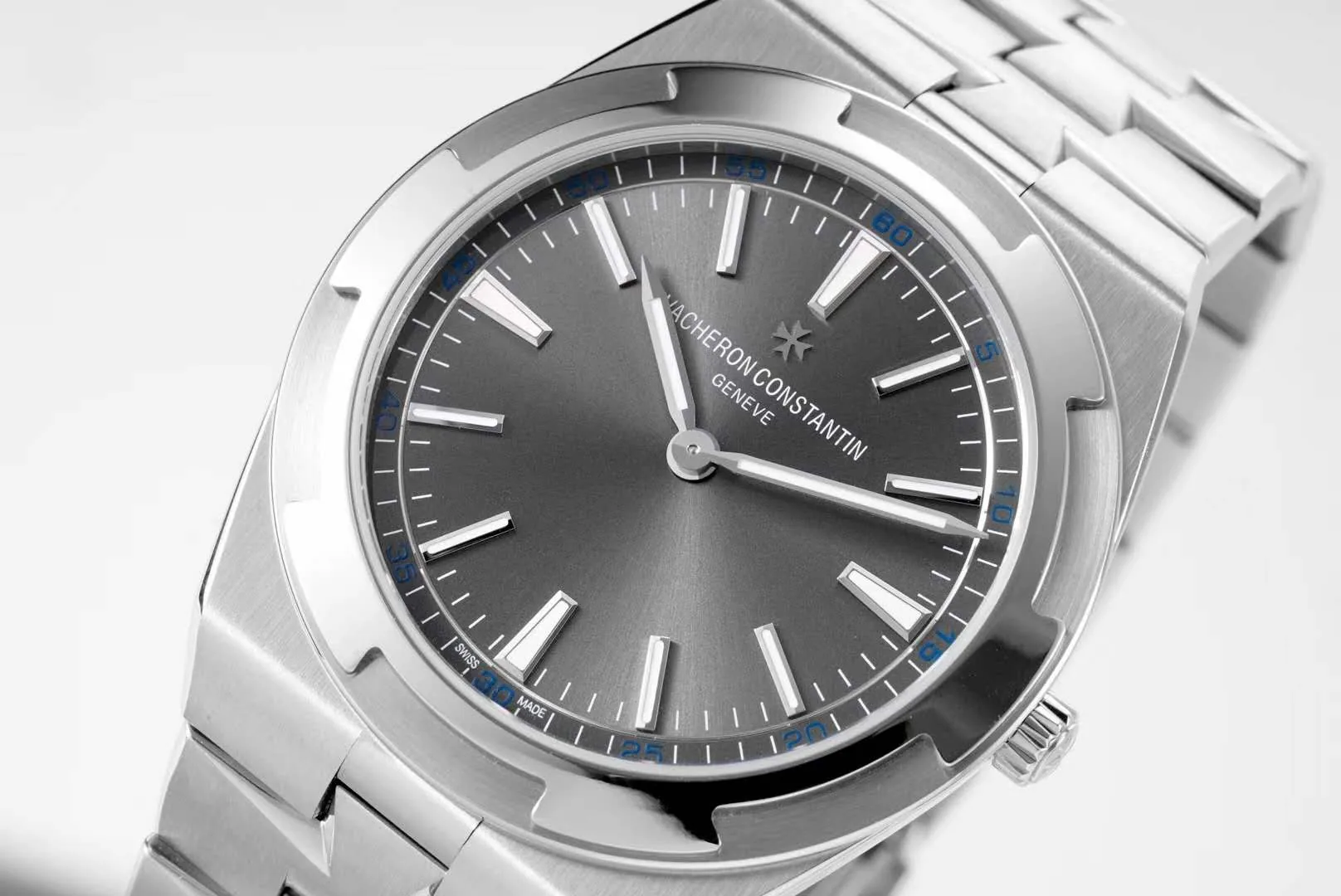 Overseas Grey Dial Ref: 4500V - Image 3