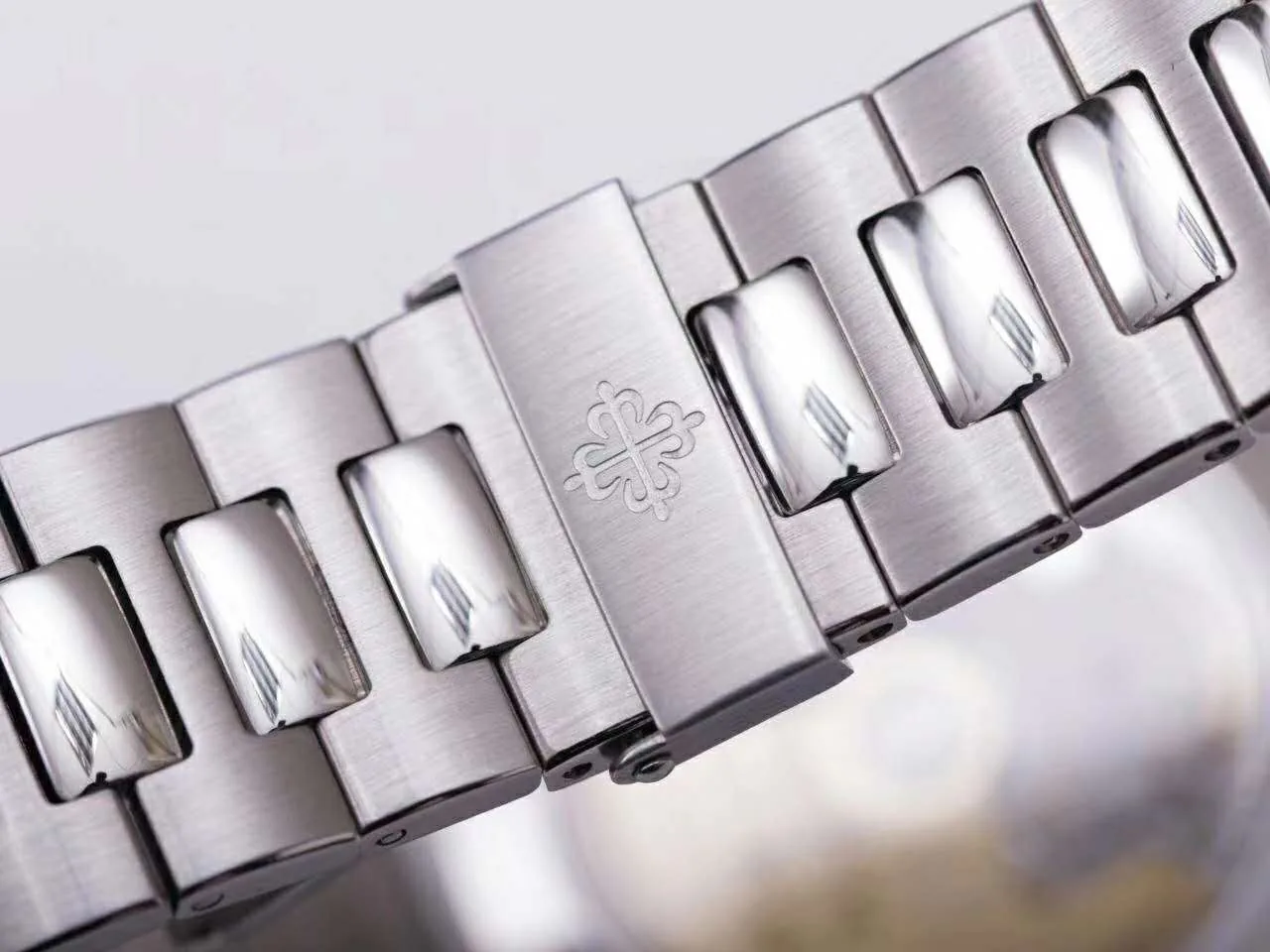 Nautilus 5726/1A-014 quadrante blu in acciaio - immagine 6