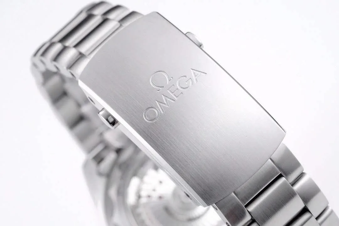 Seamaster Planet Ocean 600M Co-Axial Master Chronometer White Dial 39.5mm on Bracelet - Image 7