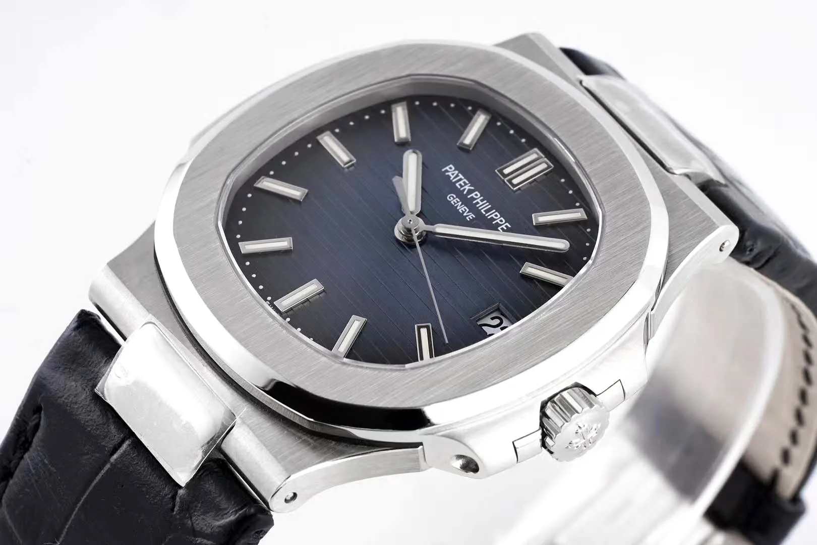 Nautilus Jumbo 5711 cadran bleu en acier avec bracelet en cuir noir – Image 4