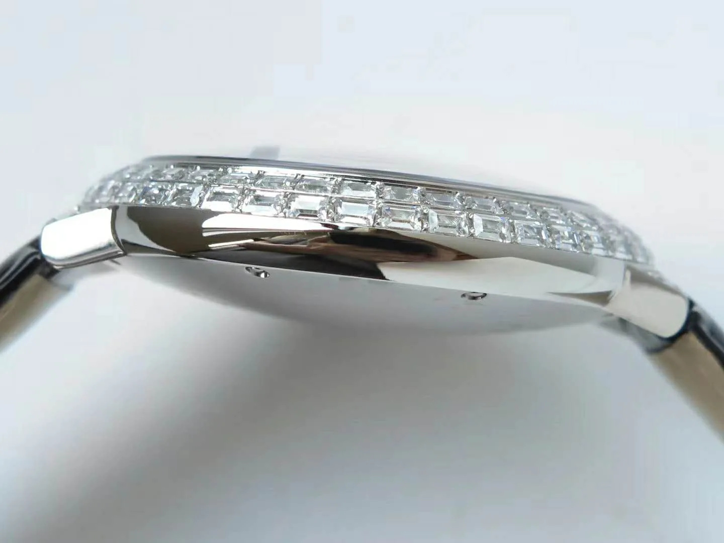 Ballon Bleu de Cartier 42mm cadran blanc avec diamants en or rose – Image 9