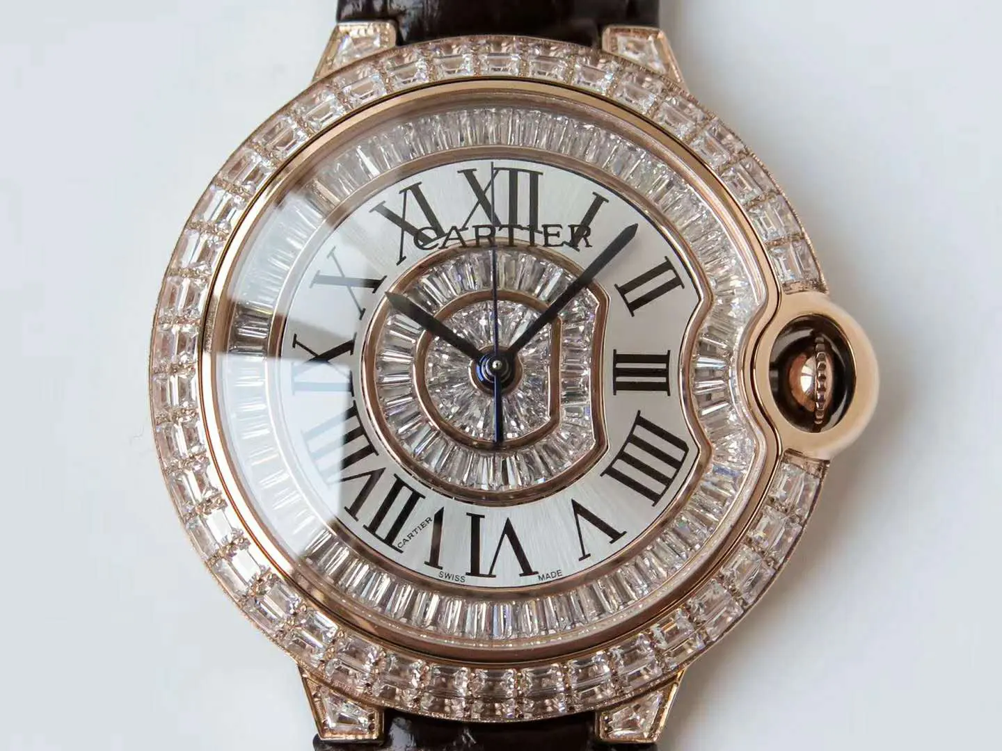 Ballon Bleu de Cartier 42mm quadrante bianco con diamanti in oro rosa - immagine 4