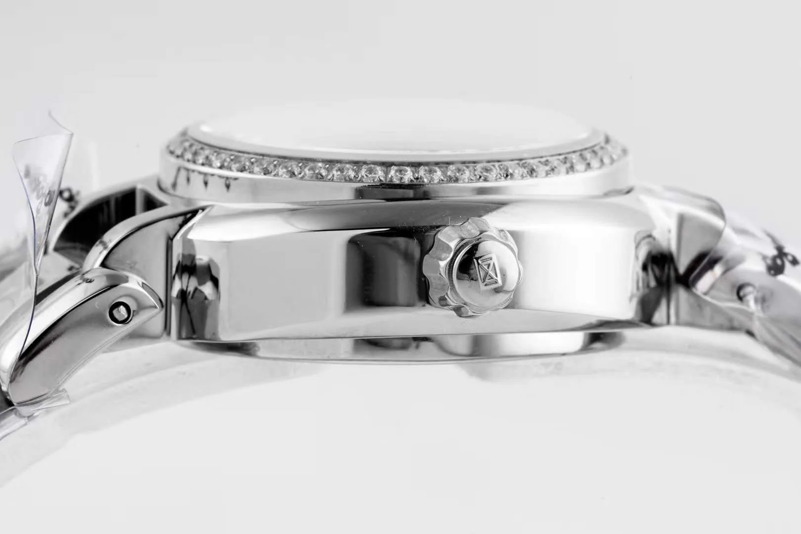 Primaluna weißes Zifferblatt mit römischen Indizes und Diamantlünette – Bild 9