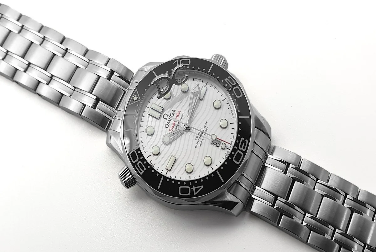 Seamaster Diver 300M Omega Co-Axial Master Chronometer 42mm White Dial with Black Bezel - Image 2