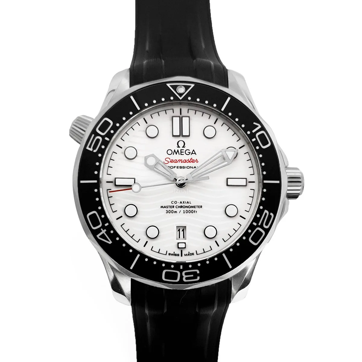 Seamaster Diver 300M Co-Axial Master Chronometer cadran blanc sur bracelet en caoutchouc noir