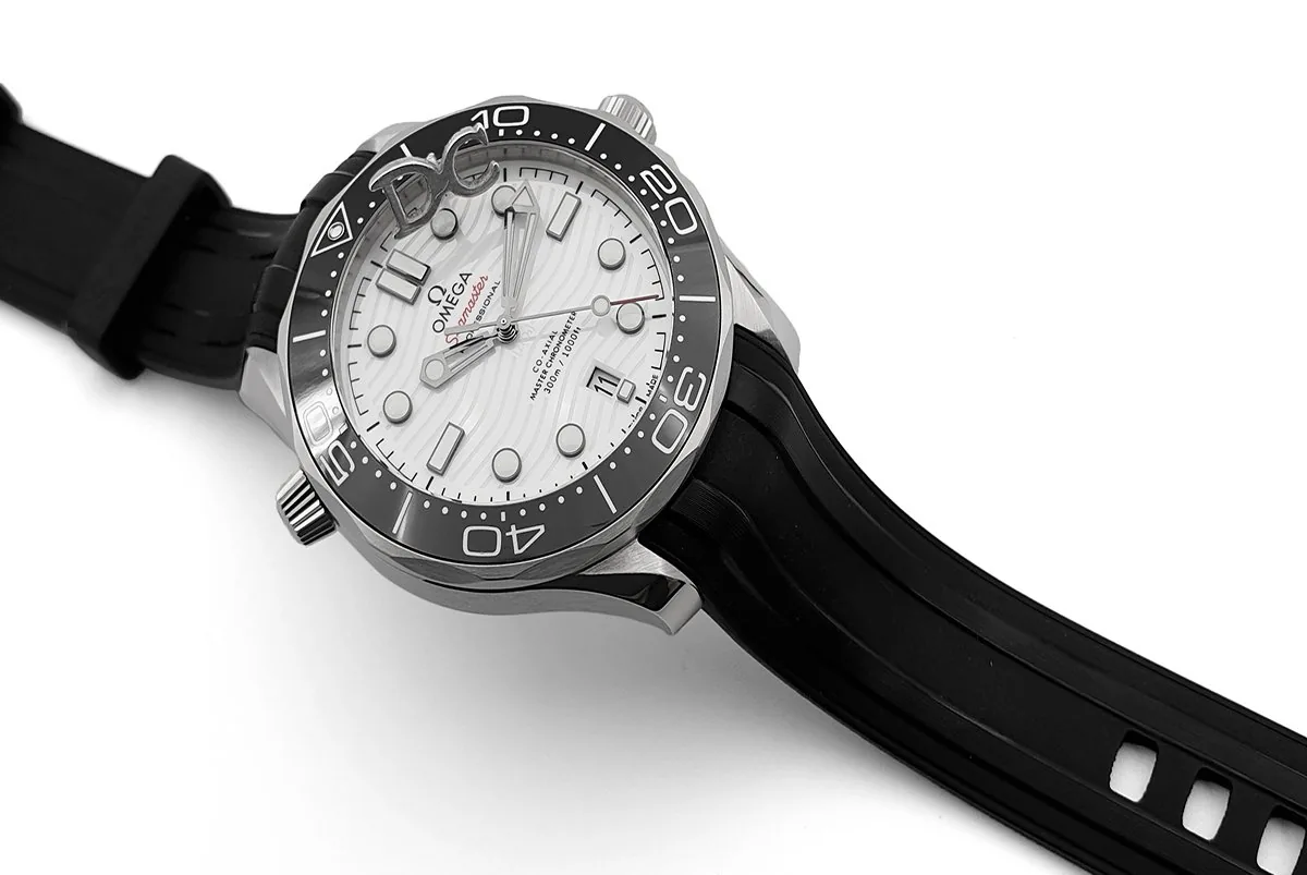Seamaster Diver 300M Co-Axial Master Chronometer cadran blanc sur bracelet en caoutchouc noir – Image 3