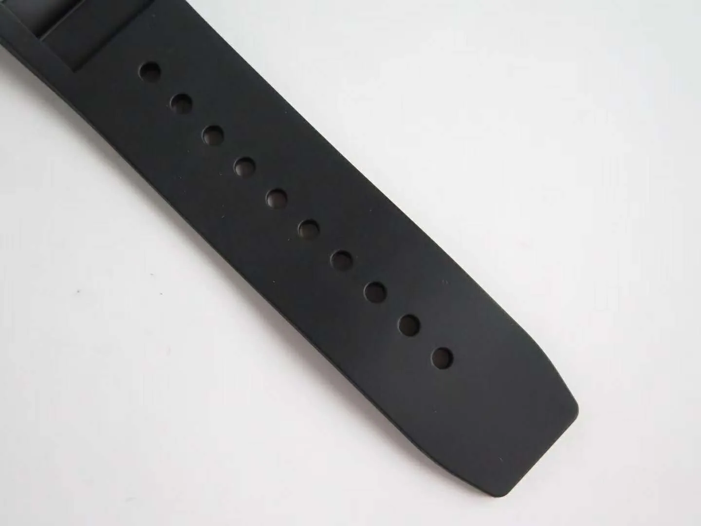 RM 052-01 Tourbillon Skull in Titanium on Black Rubber Strap - Image 9