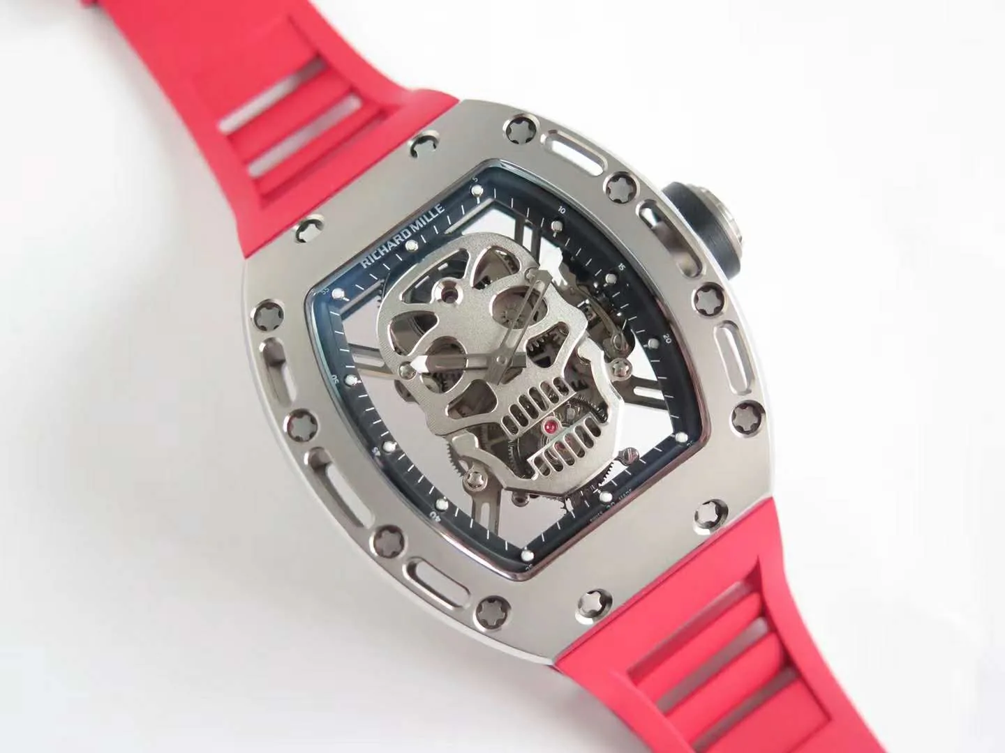 RM 052-01 Tourbillon Skull in Titan am roten Kautschukarmband – Bild 2