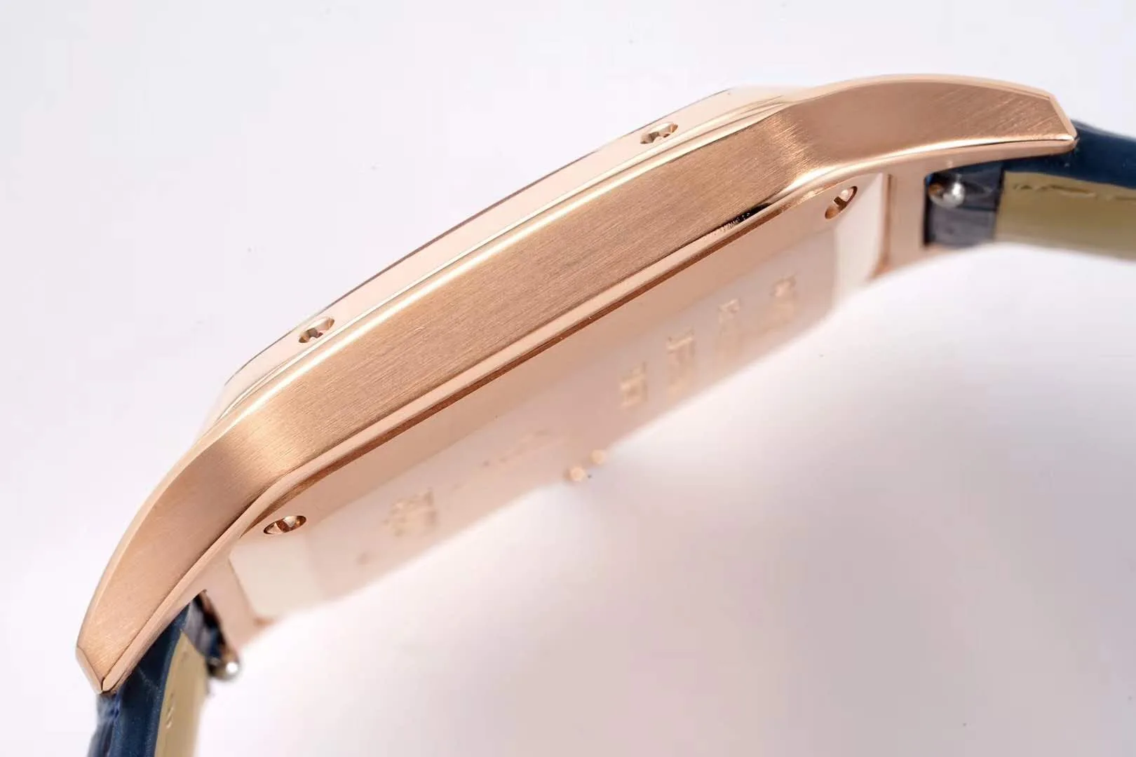 Santos-Dumont weißes Zifferblatt in Roségold am blauen Lederarmband – Bild 8