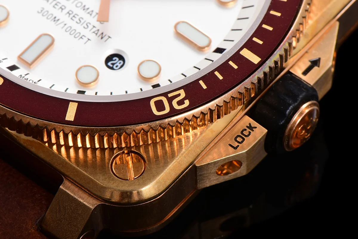 BR 03-92 Diver White Bronze