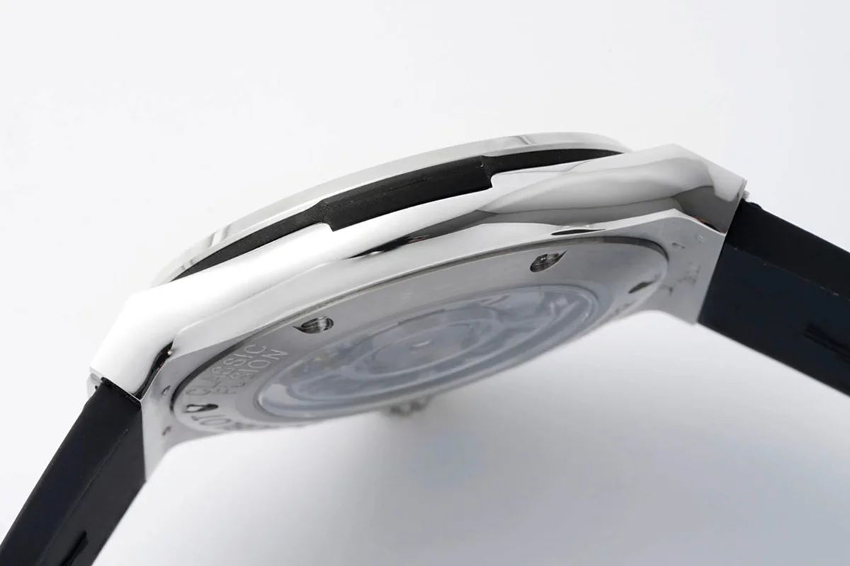 Classic Fusion Automatic 42mm Black Dial on Rubber Strap