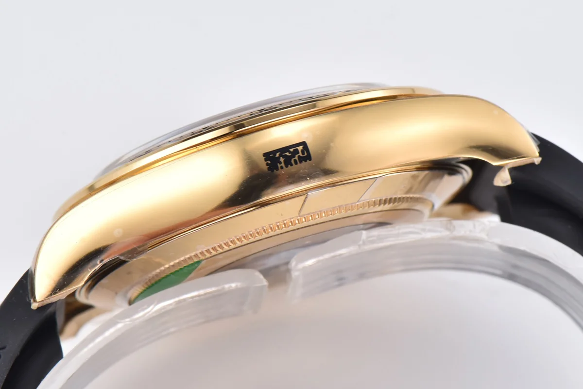 Daytona 116519 White Dial in Yellow Gold on Rubber Strap