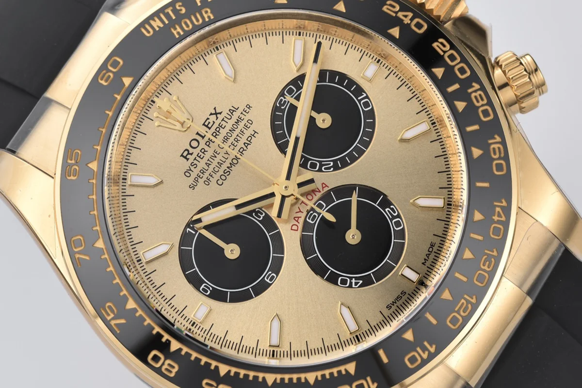 Daytona 126518LN Golden and Bright Black Dial in Yellow Gold on Rubber Strap