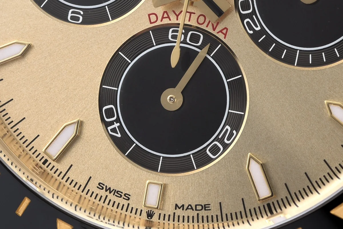 Daytona 126518LN Golden and Bright Black Dial in Yellow Gold on Rubber Strap