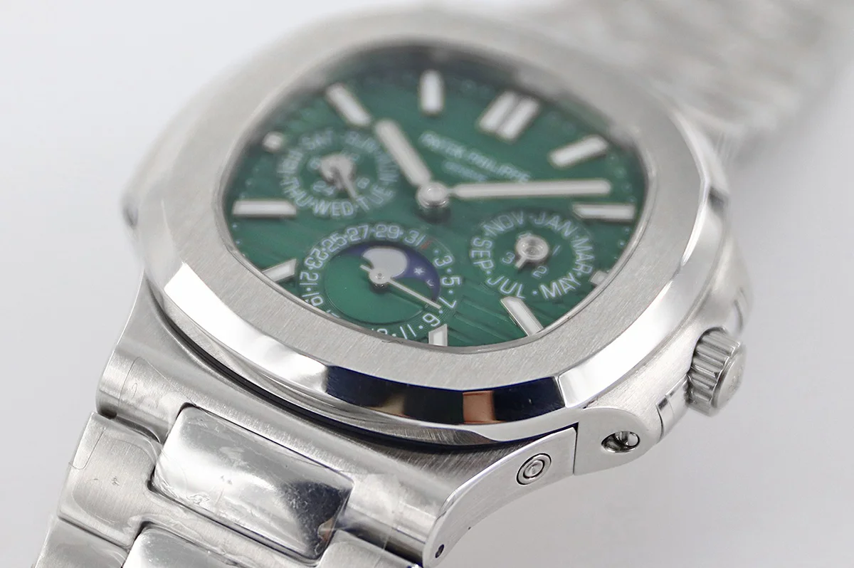 Nautilus 5740 Green Dial in Steel