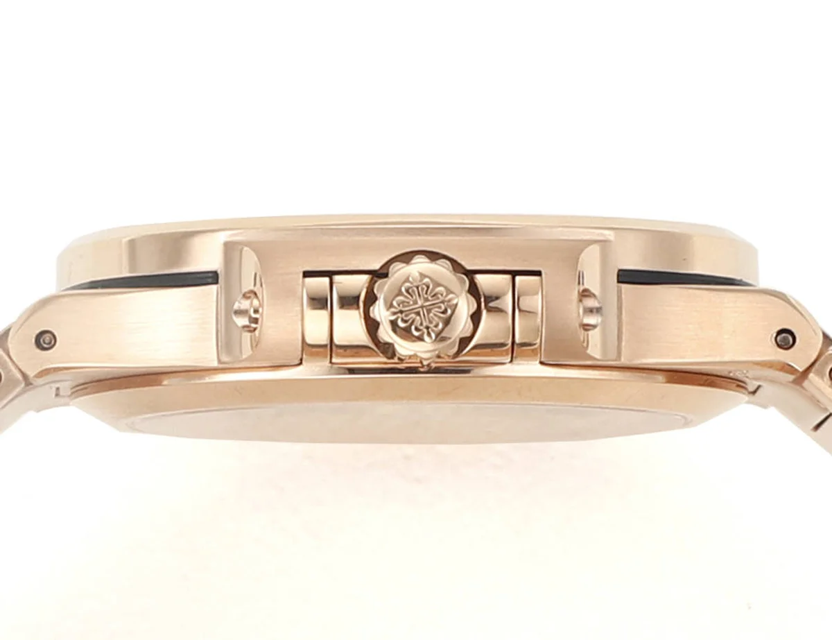 Nautilus 7118/1R-001 White Dial
