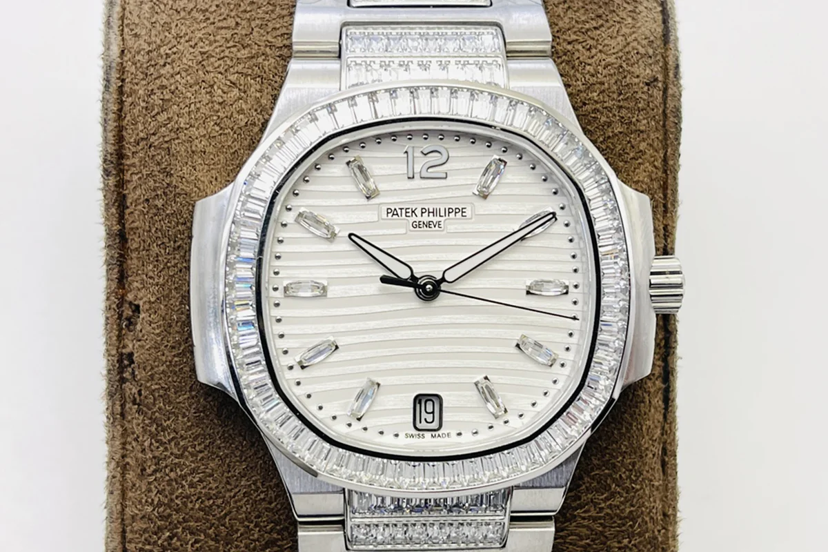 Nautilus 7118 White Dial with Diamond Markers