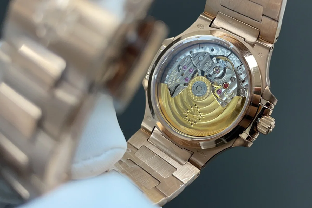 Nautilus 7118 White Dial with Diamond Markers in Rose Gold