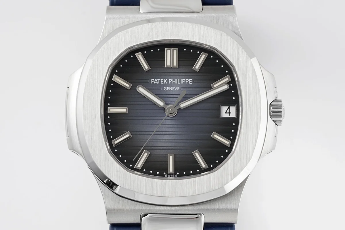 Nautilus Jumbo 5711/1A Blue Dial on Rubber Strap