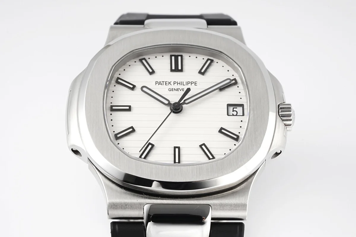 Nautilus Jumbo 5711/1A White Dial on Rubber Strap