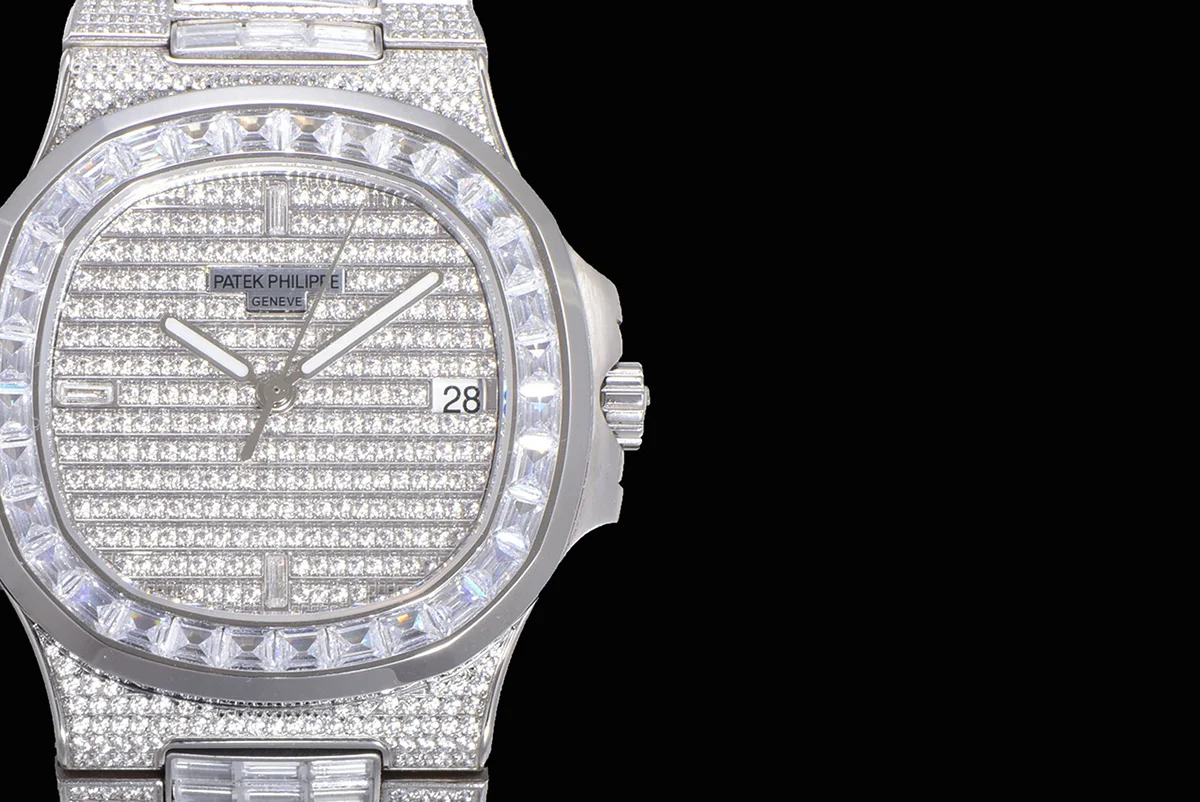 Nautilus Jumbo 5711 Diamond Dial with Diamond Bezel in Paved Diamonds