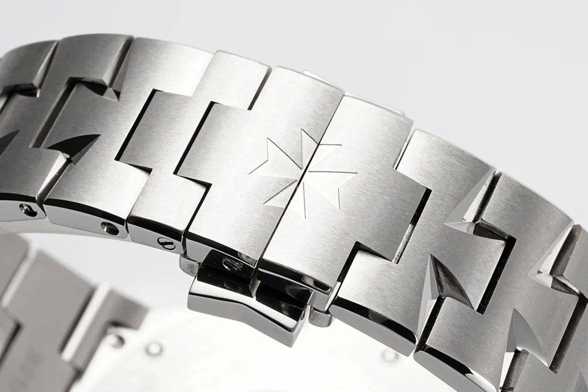 Overseas Automatic 47040 Grey Dial in Steel