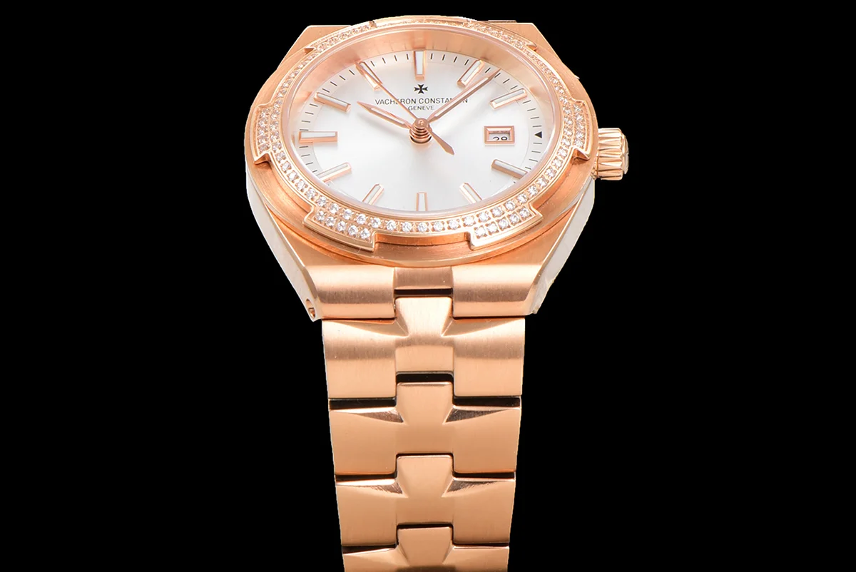Overseas White Dial Ref. 4205 35mm in Rose Gold