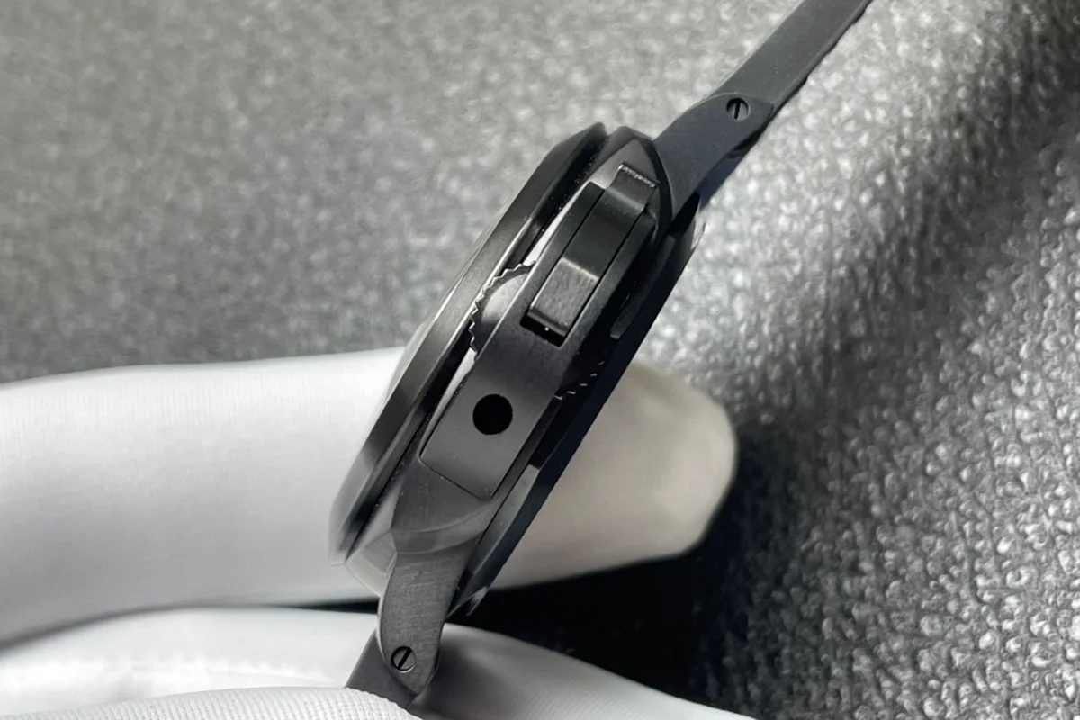 PAM1408 Luminor Quaranta Steel DLC Luna Rossa 40mm