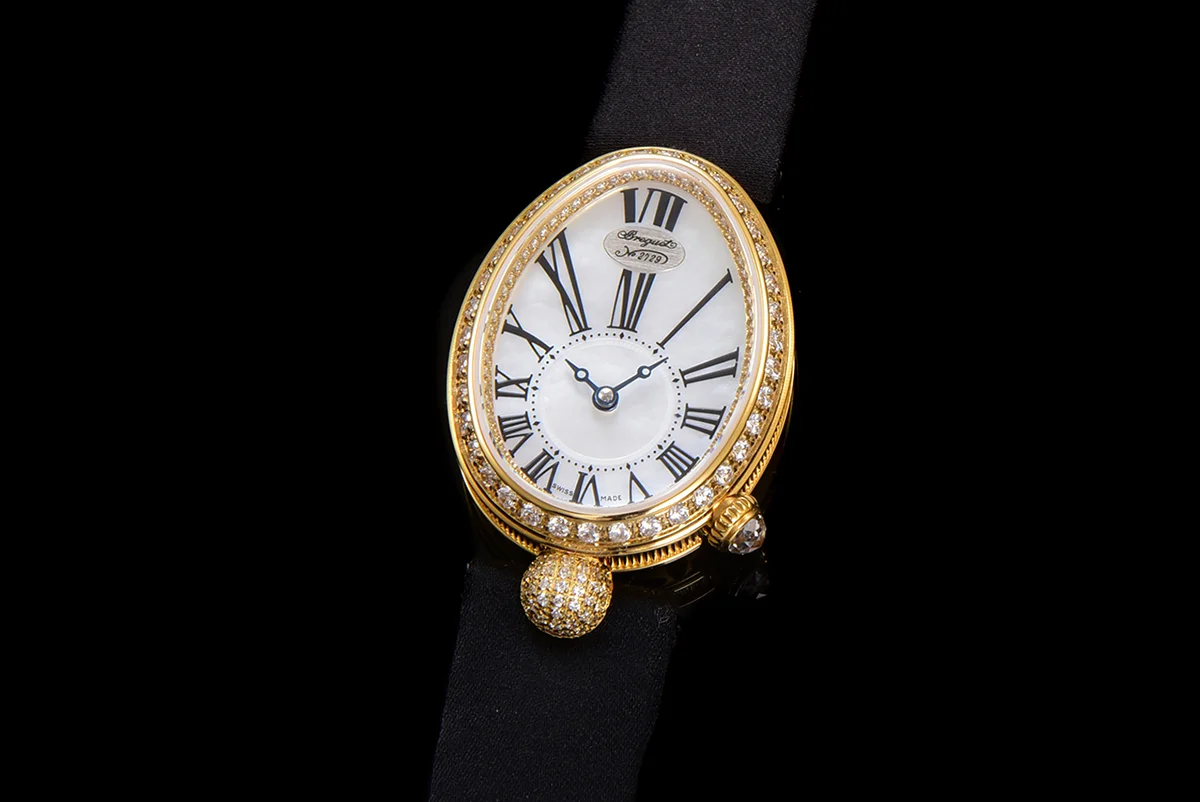 Reine de Naples in Yellow Gold 8928BA Black Leather Strap