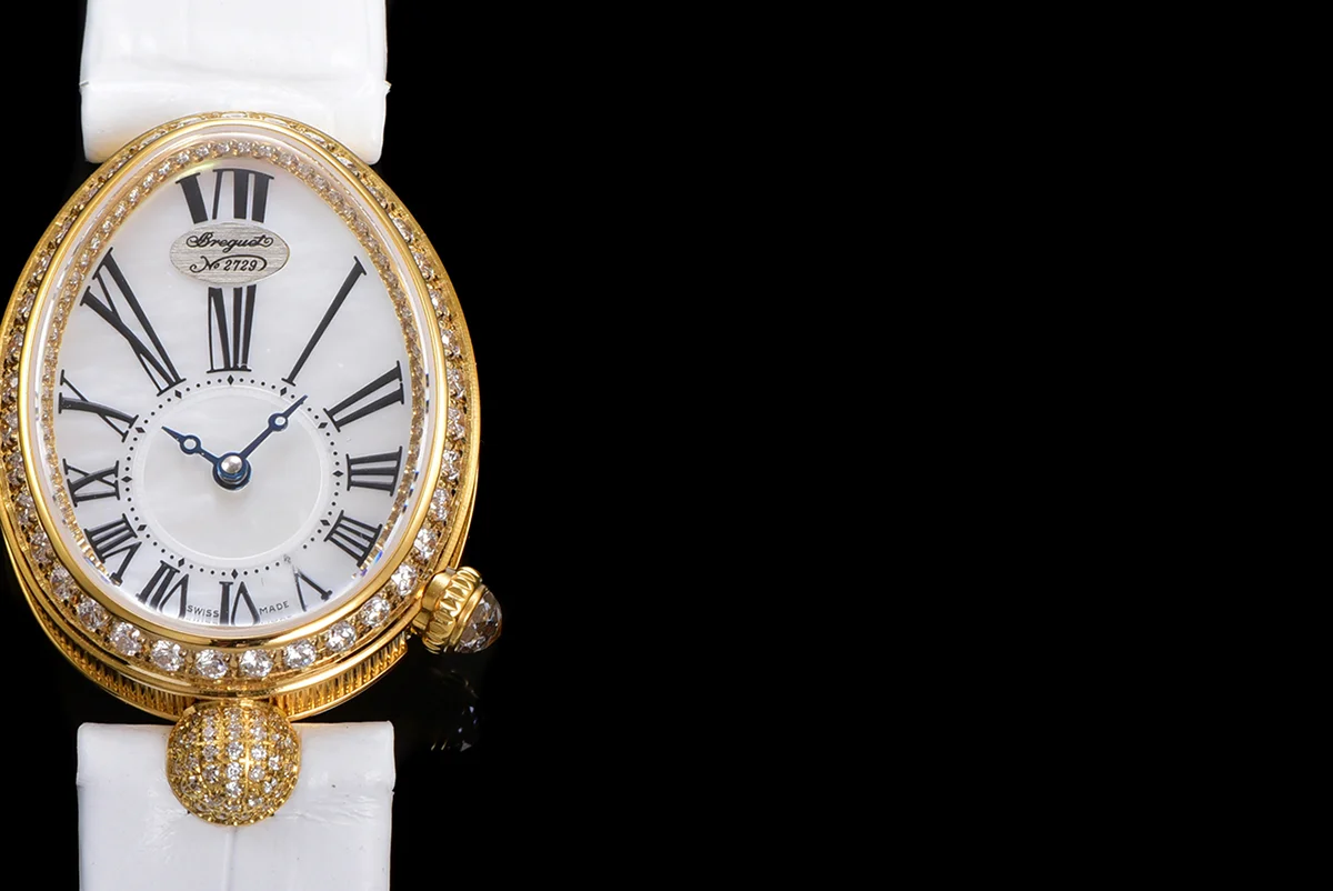Reine de Naples in Yellow Gold 8928BA White Leather Strap