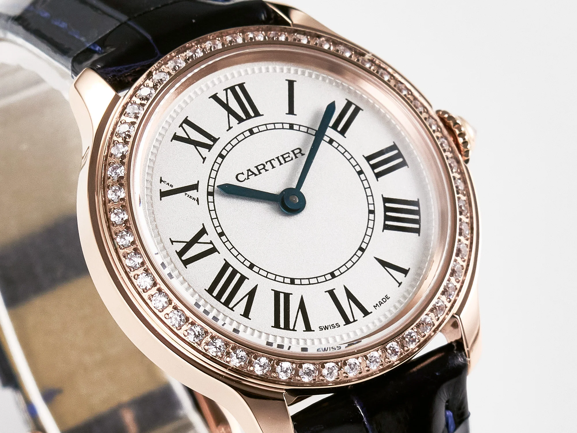 Ronde Louis Cartier 29mm RG DRF 1:1 Best Edition Sandblasted Beige Dial Diamonds Bezel on Blue Leather Strap Ronda Quartz