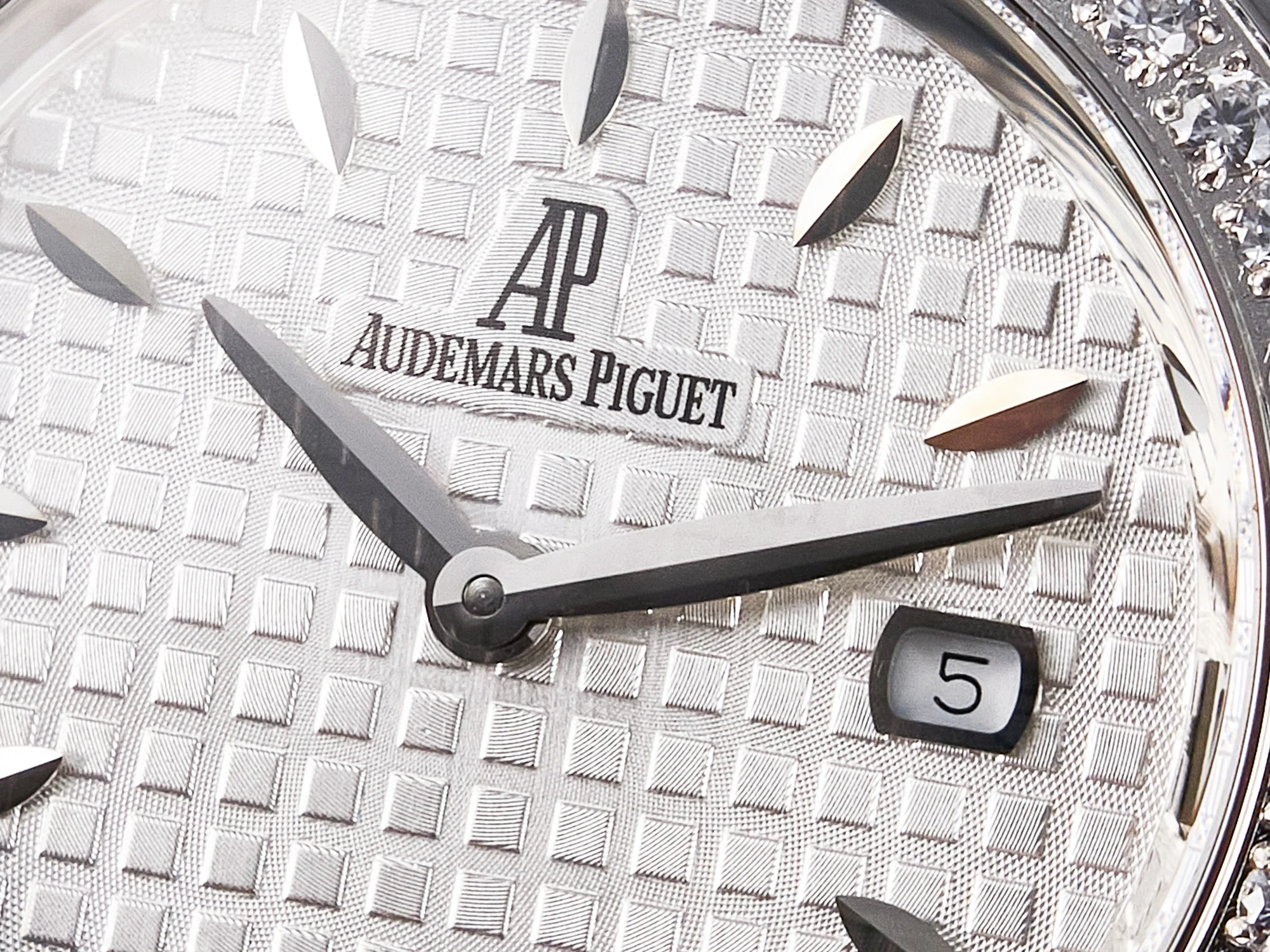 Royal Oak Offshore Ladies 33mm SS DRF Best Edition White Dial Diamonds Bezel on White Rubber Strap ETA Quartz