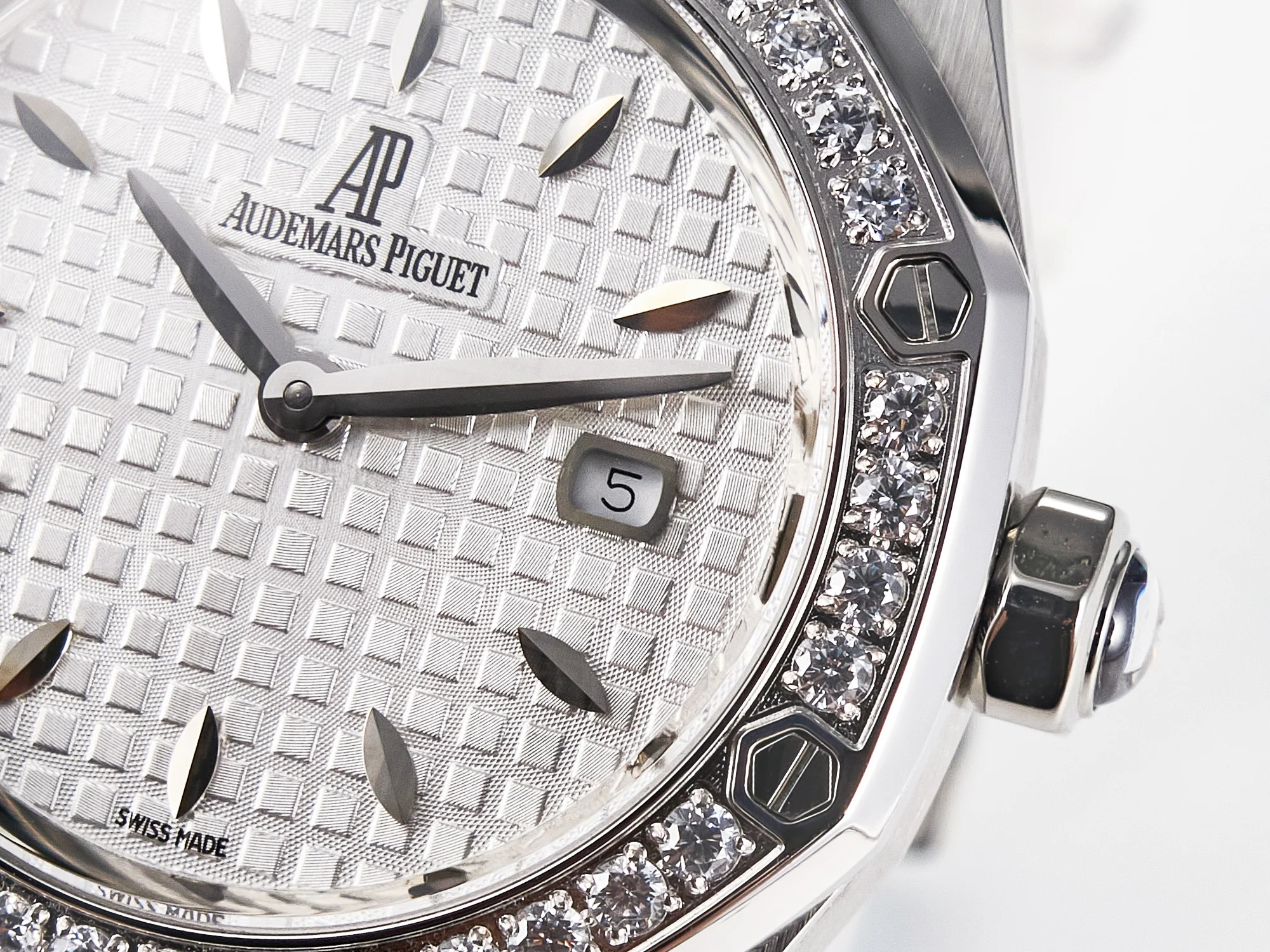 Royal Oak Offshore Ladies 33mm SS DRF Best Edition White Dial Diamonds Bezel on White Rubber Strap ETA Quartz