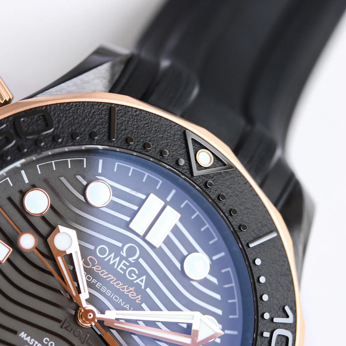 Seamaster Diver 300M Co-Axial Master Chronometer 43.5mm 210.62.44.20.01.001 on Rubber Strap