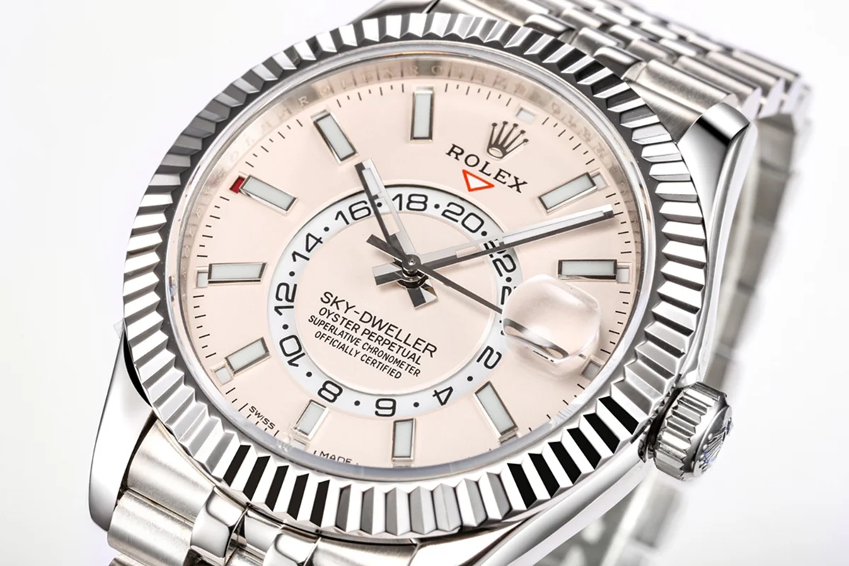 Sky-Dweller 326934 Off-White Dial in White Gold