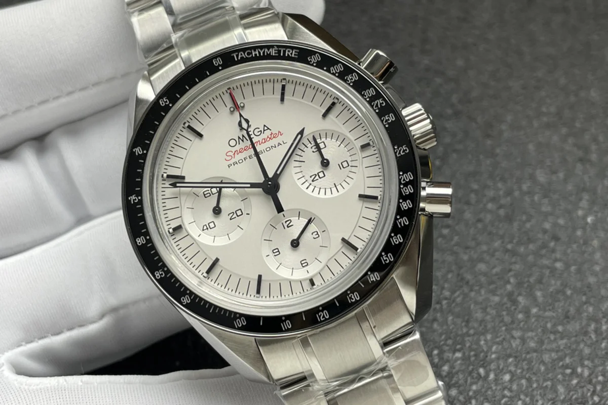 Speedmaster Moonwatch Professional White Dial in Steel