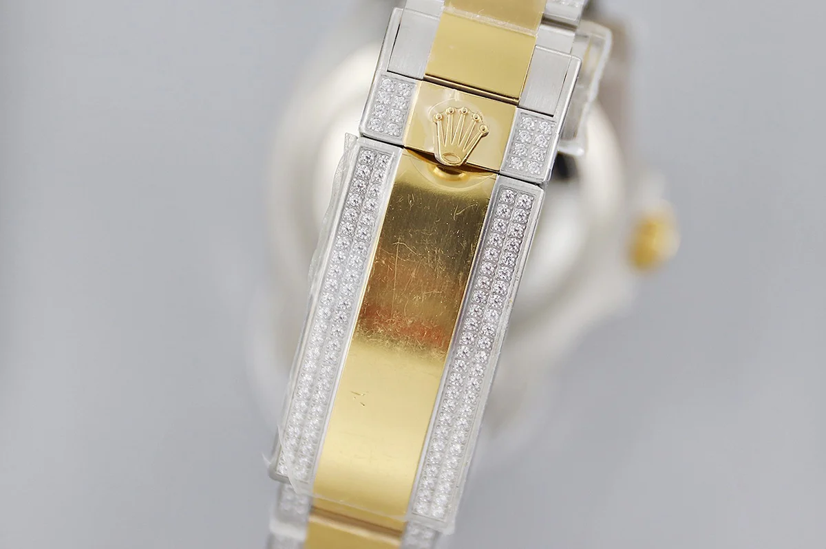 Submariner 116613LB Blue Dial in Steel/Yellow Gold with Diamonds Bezel